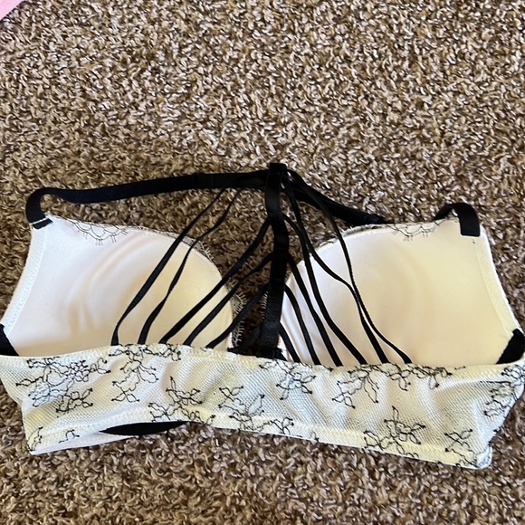 Victoria secret bras - Picture 6 of 8